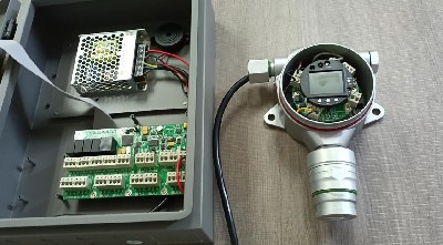 仪器通过RS485信号与MIC2000控制器接线操作